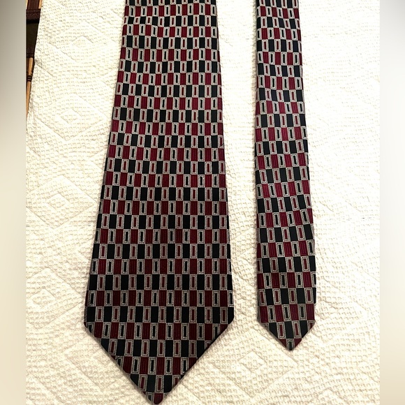 Vtg Aquascutum Of London England Tie In Burgundy And Dark Blue 100% Silk - Picture 2 of 7